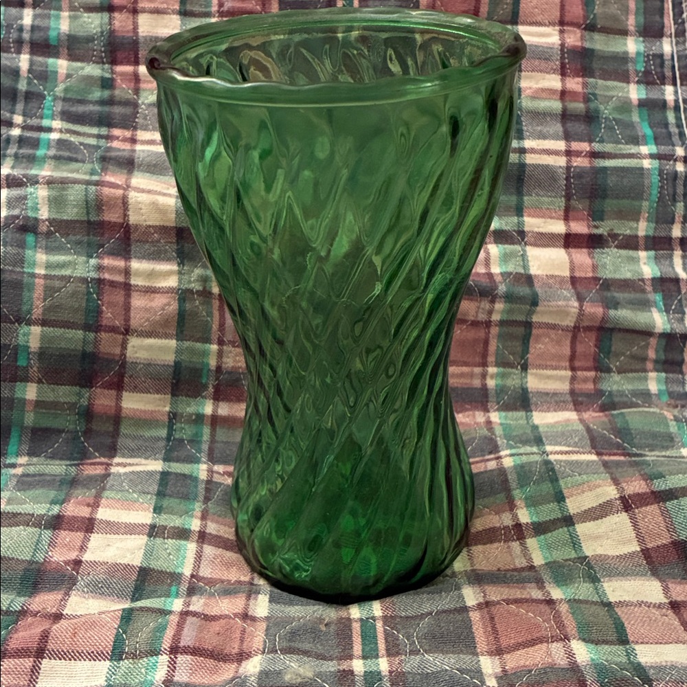 Depression Emerald Green Vase Hour Glass Shape Swirl Design